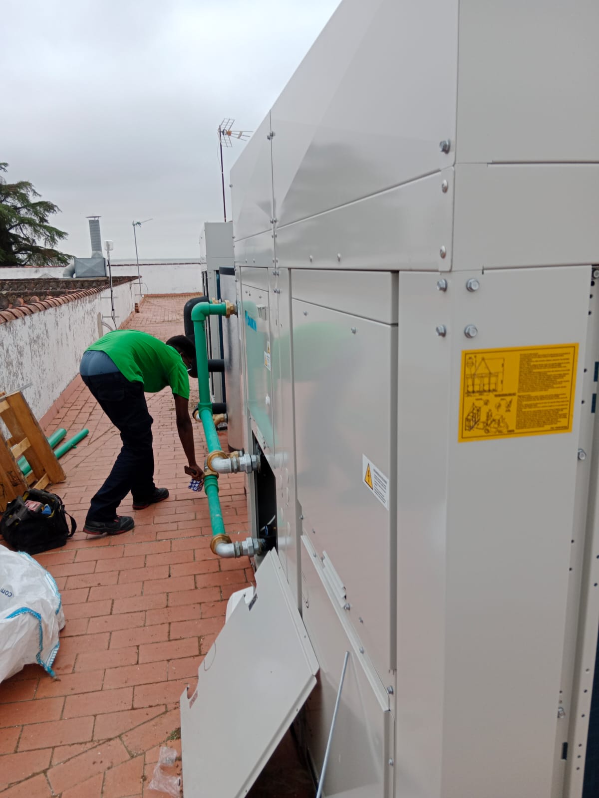 Erasmus+ Project in Córdoba: Electronics and Green Energy. students from portugal improving their technical skills related to renewable energy in Cordoba