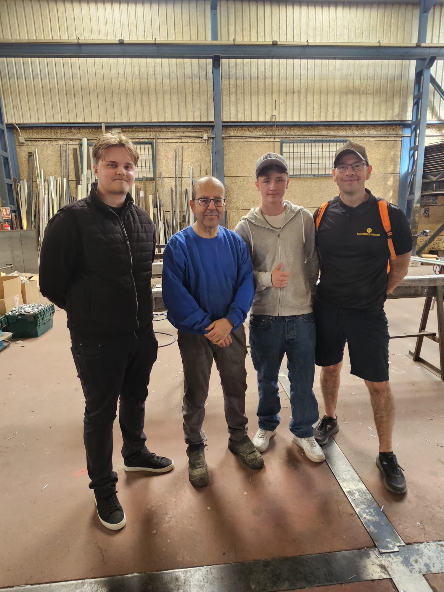 Participants in metal sector Erasmus+ internships in Córdoba working with machinery