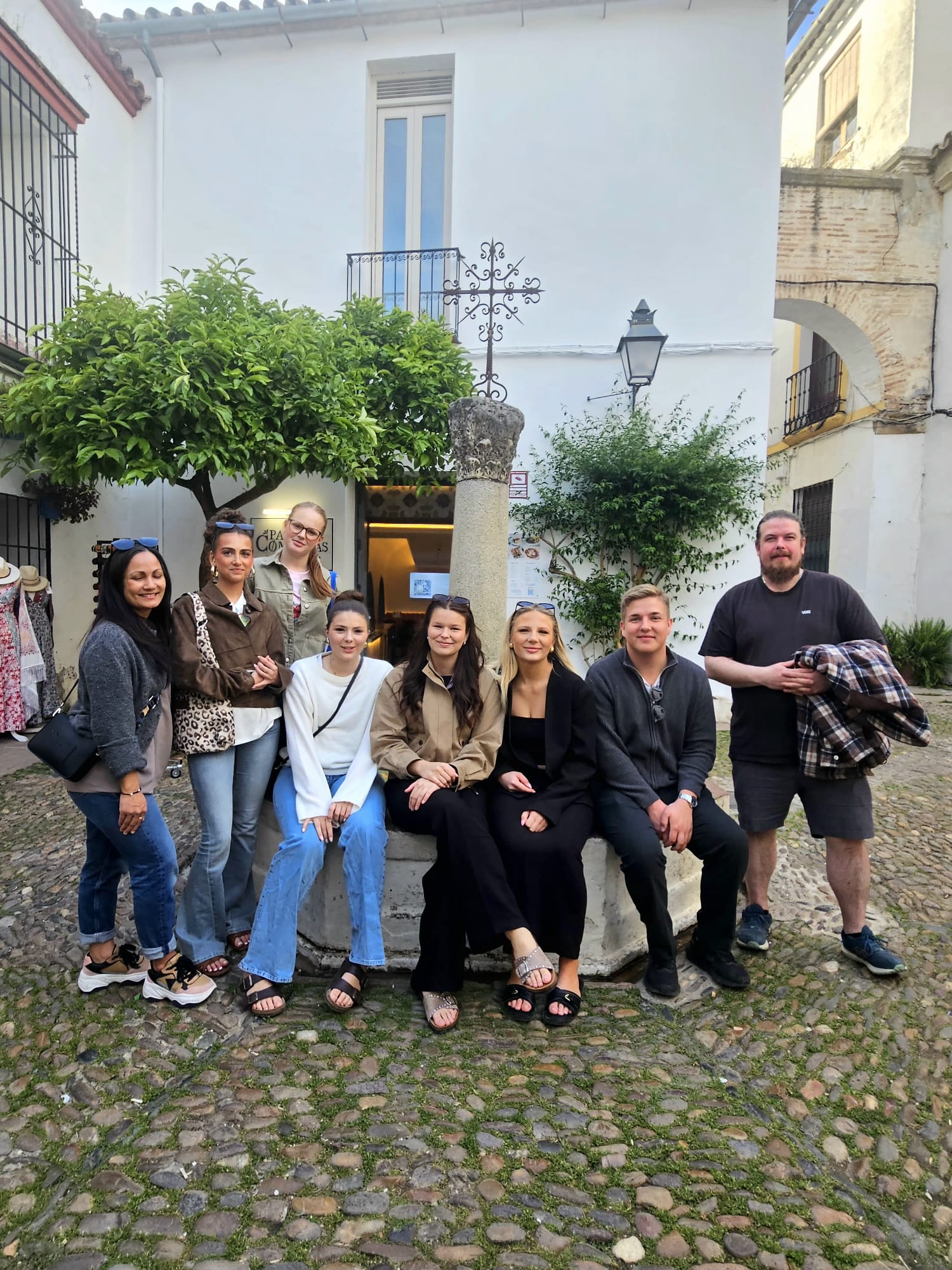 International group of students in Erasmus+ internships in Córdoba during cultural activities