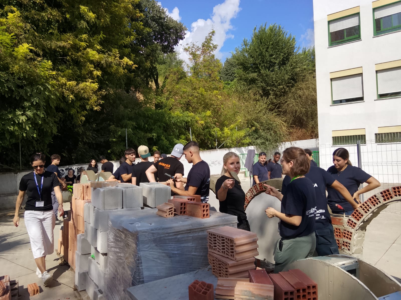 Students on an Erasmus+ VET placement in Córdoba doing hands-on construction work