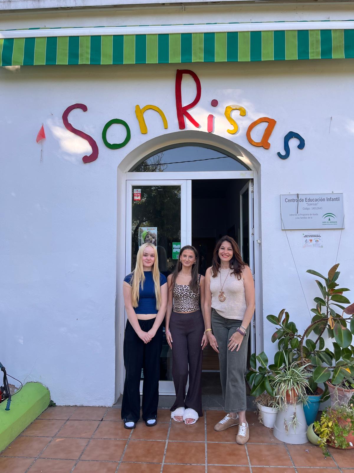 German administration and education trainees with their tutor at Centro de Educación Infantil Sonrisas in Córdoba