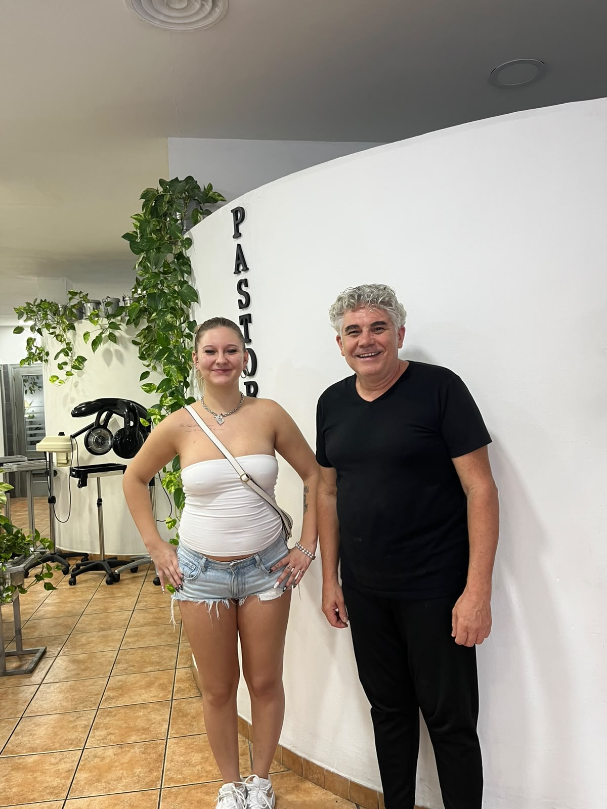 Finnish hairdressing trainee with her tutor at Pastorini Peluquero in Córdoba